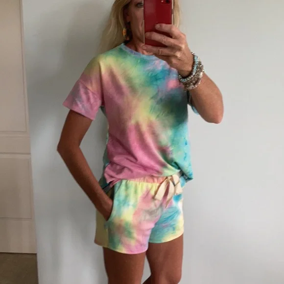 Tie Dye Top & Shorts Lounge Set - Picture 5 of 10